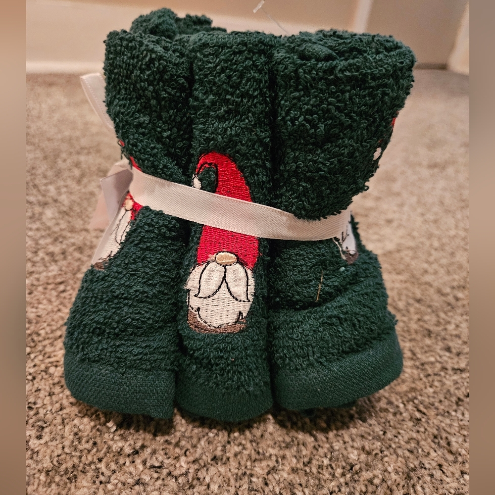 Set Of 6 Christmas Gnome Face Clothes Wash Bath Bathing